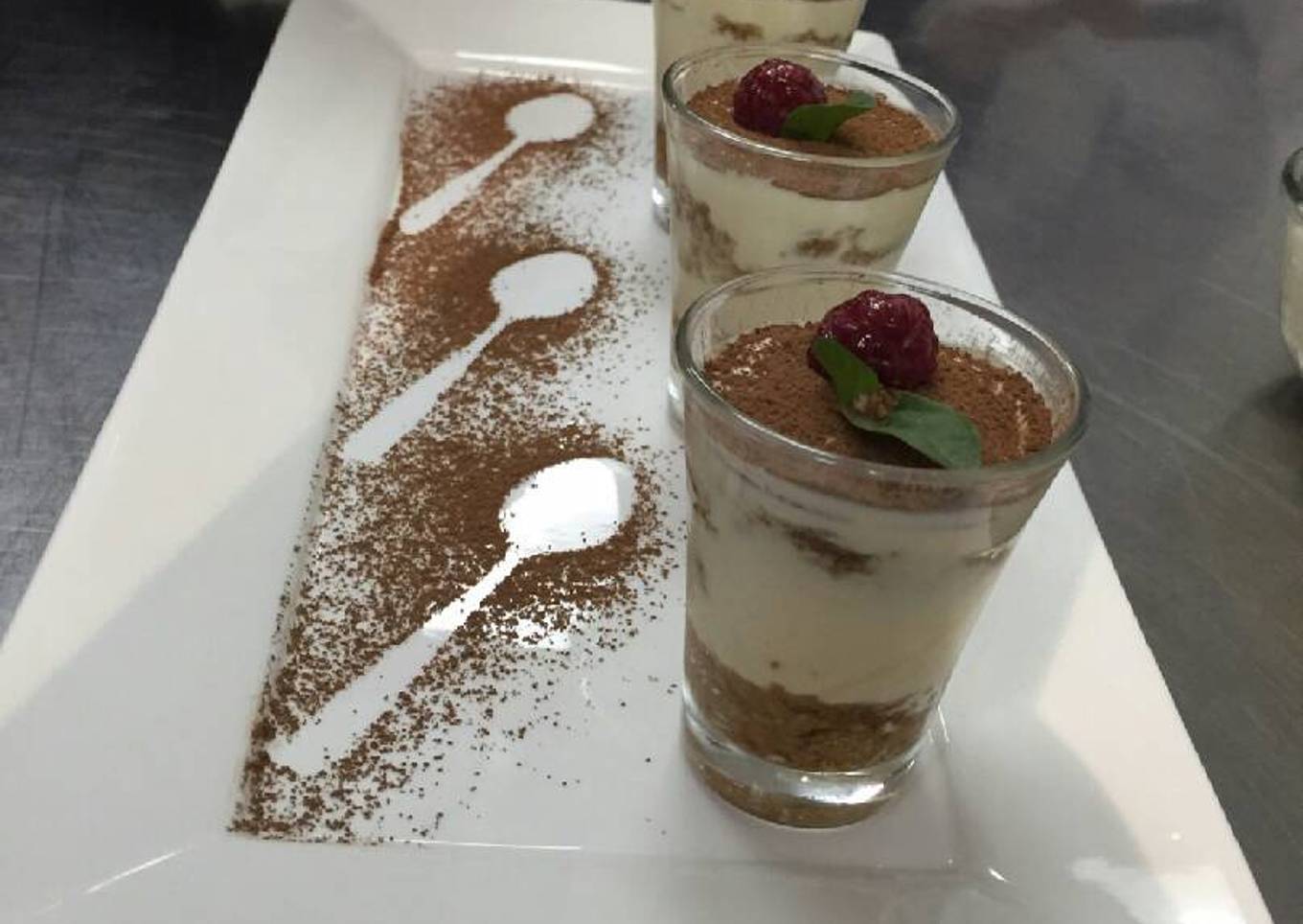 Tiramisú de frambuesas y chocolate