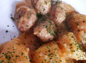 Une photo de Boulettes de viande en cocotte Magimix et ses pommes de terre