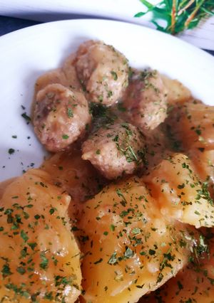 Une photo de Boulettes de viande en cocotte Magimix et ses pommes de terre