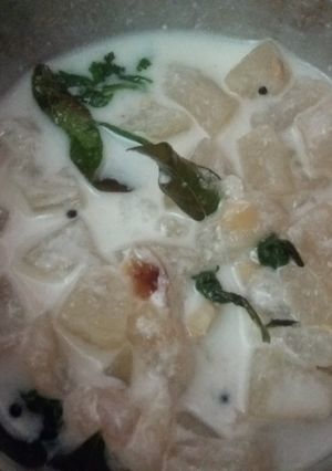 A picture of White pumpkin curd pachadi.