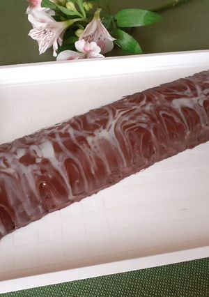 Kekszszalámi csokipehellyel recept fotója