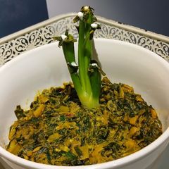 A picture of Fenugreek with Spring Onions.