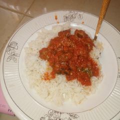 A picture of White rice and stew.