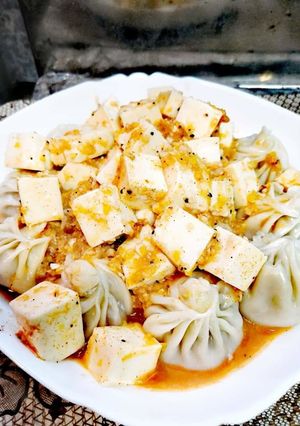 Hình của món Sủi cảo chay sốt đậu hũ tứ xuyên.