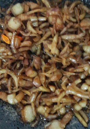 Hình của món Cá cơm kho tiêu.