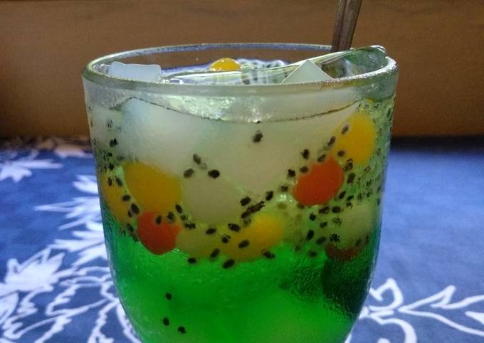 Resep Es pandan selasih oleh Yulia Perdana - Cookpad