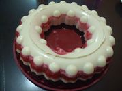 Una foto de gelatina de agua con fruta