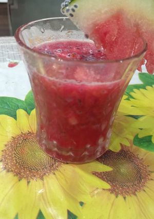 તરબૂચ તકમરિયા નું શરબત (Watermelon Tukmaria Recipe In Gujarati) રેસીપી મુખ્ય ફોટો