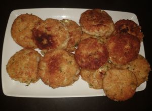 Una foto de Tortitas de papa con queso panela y cilantro
