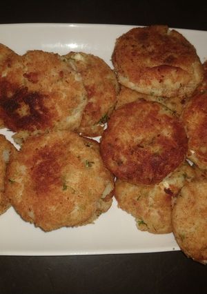 Una foto de Tortitas de papa con queso panela y cilantro