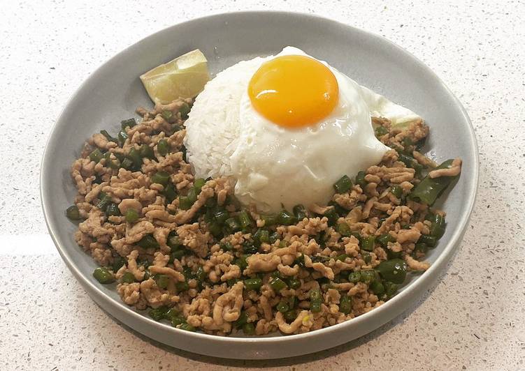 Recipe of Award-winning Thai basil pork (pad krapow moo)