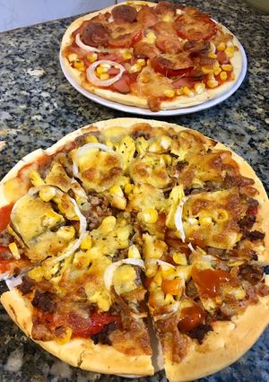 Hình của món Pizza bò dứa+ pizza xúc xích phô mai !.