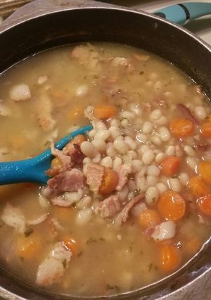 A picture of Navy Bean & Bacon Soup.