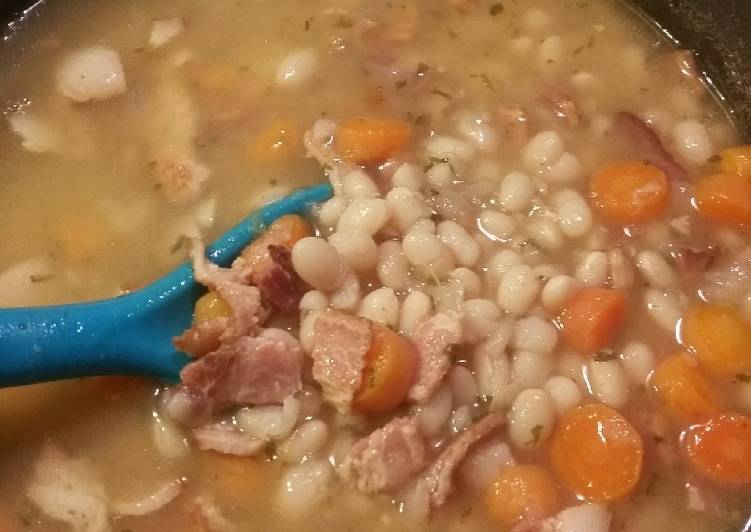 How to Prepare Homemade Navy Bean &amp; Bacon Soup