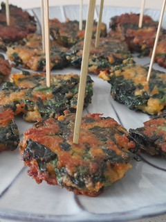 Una foto de Tortitas de espinacas con piñones