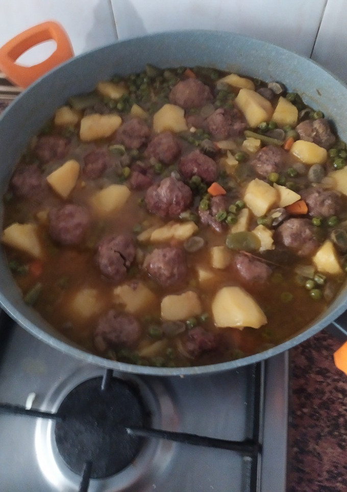 Una foto de Guiso de albóndigas