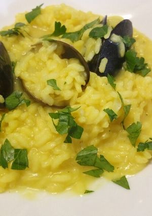 A picture of Risotto cozze e zafferano mussel and saffron risotto.