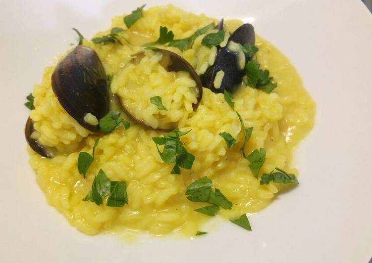 Risotto cozze e zafferano mussel and saffron risotto