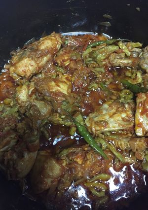 Hình của món Gà xào mướp đắng chiên.