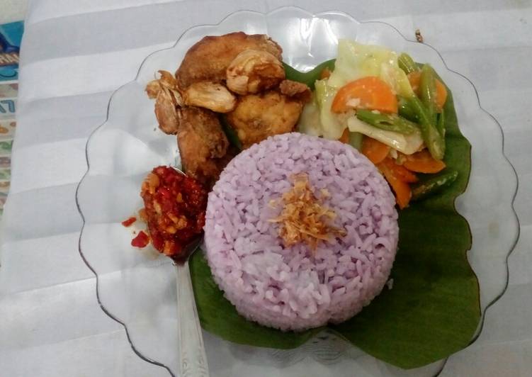 Resep Nasi ungu(ayam bawang,sambal bawang putih,sayur tumis bumbu kemiri) yang Enak Banget
