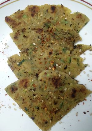 A picture of Zucchini and Avacado (no water) Paratha.