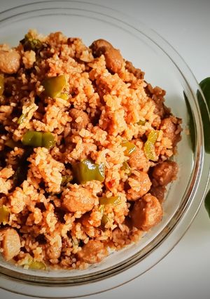 कॅप्सिकम सोया शेजवान राईस (capsicum soya schezwan rice in marathi) रेसिपी चे मुख्य फोटो 