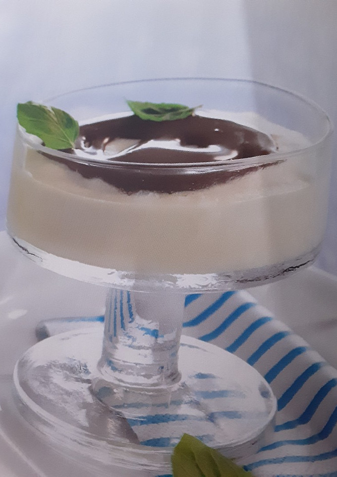 Una foto de Mousse de chocolate blanco