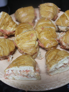 Una foto de Mini cruasanes con salmón y queso