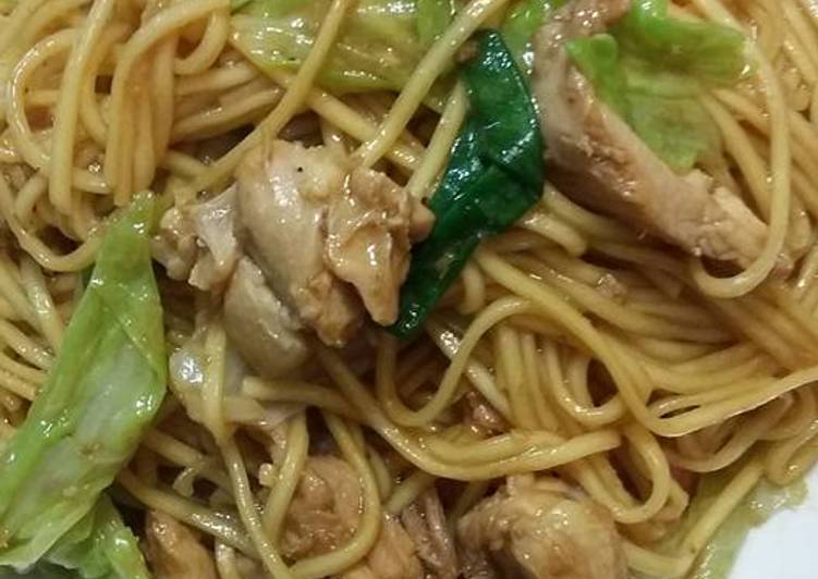 沙茶雞腿炒麵