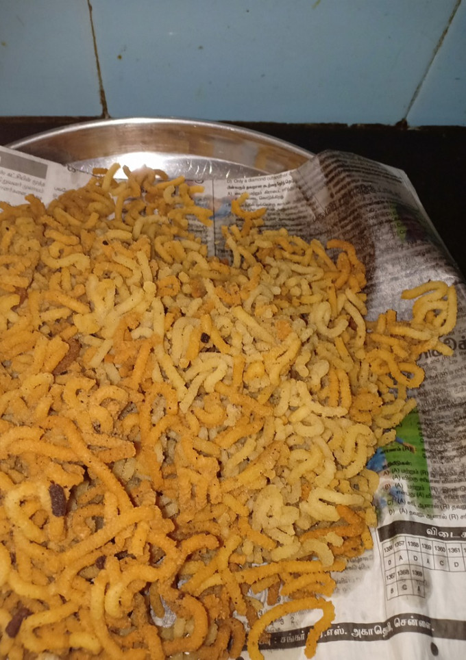 மொறு மொறு முறுக்கு செய்முறை முக்கிய புகைப்படம்