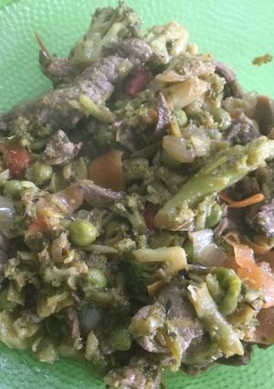 Una foto de Wok de Brócoli 🥦 y Carne