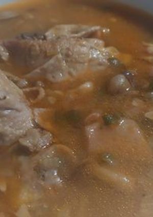 Una foto de Sopa de pollo y garbanzos