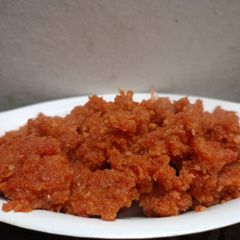 A picture of Gajar ka halwa in mixer jar.