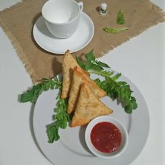 Aloo ka samosa A picture of Aloo ka samosa.
