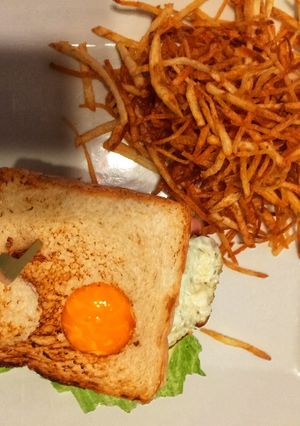 Club Sándwich szalma burgonyával 🇺🇸 recept fotója