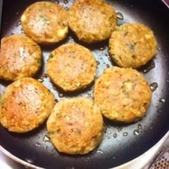 A picture of Chole tikki (left over chole).