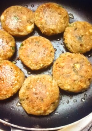 A picture of Chole tikki (left over chole).