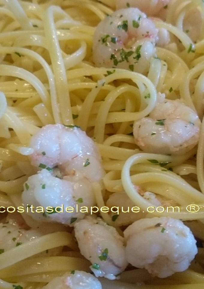 Una foto de Espaguetis con gambas al ajillo