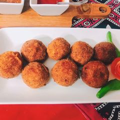 A picture of Chicken cheese balls.