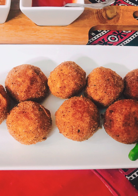 A picture of Chicken cheese balls.
