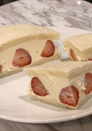 รูปของ Strawberry Sandwich with Fresh cream