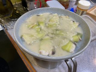 蒿筍魚片佐奶油白醬