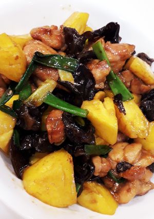 Foto resep Fongli jau mu er (tumis nanas+jamur kuping) pakai daging ayam
