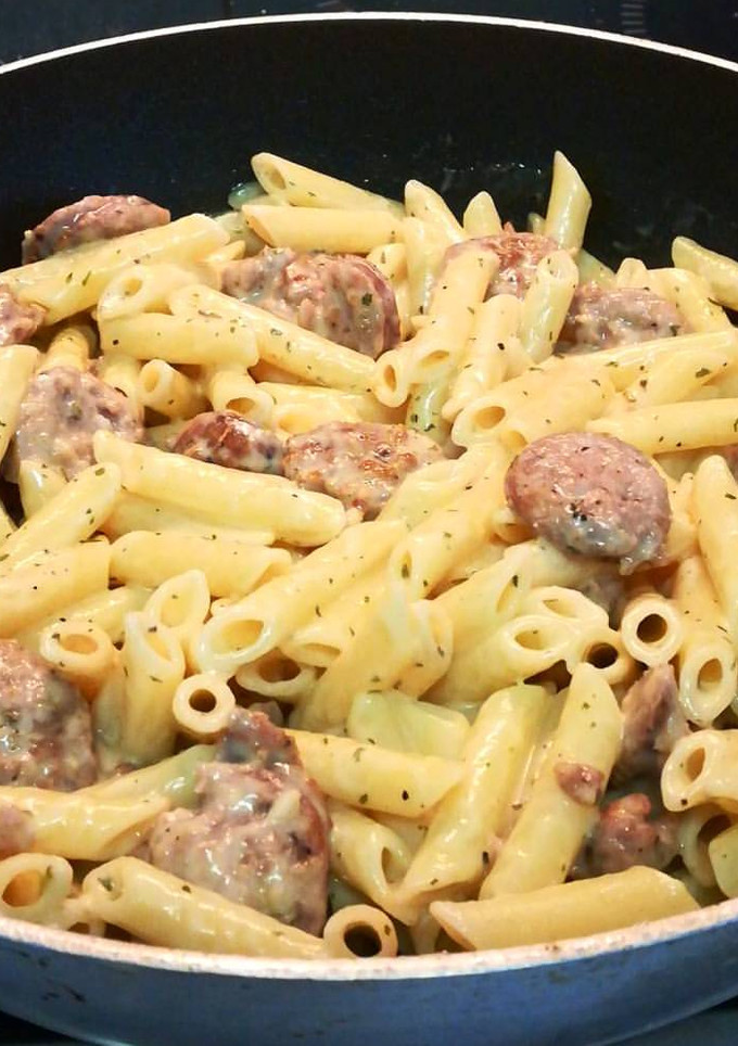 Una foto de Macarrones con butifarra gratinados