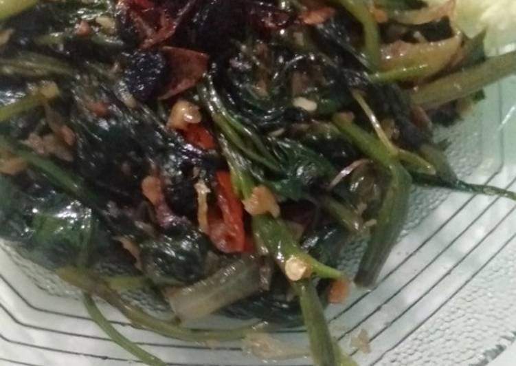 Tumis Kangkung Istimewa Dayak Kubint