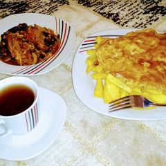 A picture of Smooked fish pp with chips and egg and black tea.