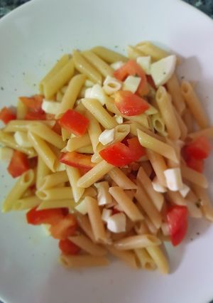 Foto principal de Macarrones con tomate y mozzarella en 15 minutos!