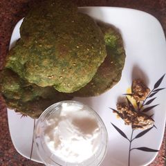 A picture of Green Palak Puri.