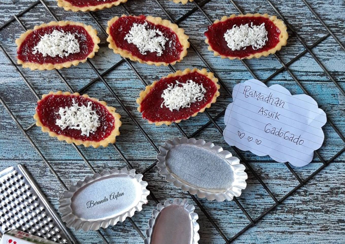 Pie Keju Buah Naga