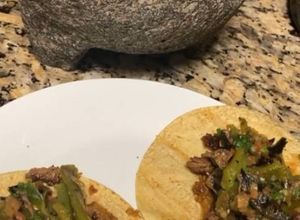 Una foto de Salsa molcajete para esos taquitos o desayuno 🤗😋